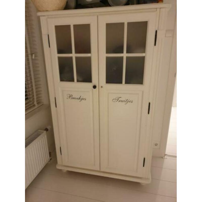 Witte schommelstoel