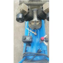 lm 100-350 airpress compressor met het nieuwe type motor .