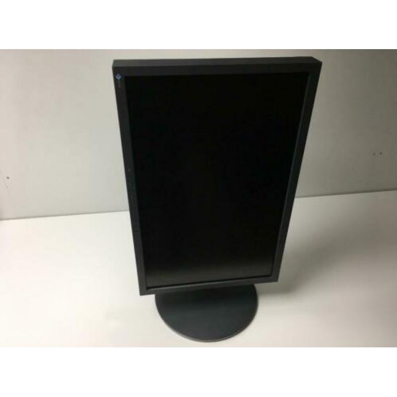 3x Eizo FlexScan monitor 22"