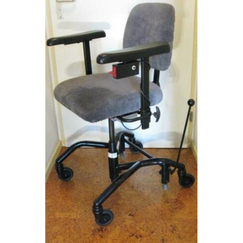 Trippelstoel MERCADO elektrisch H/L ruime trippel zorg stoel