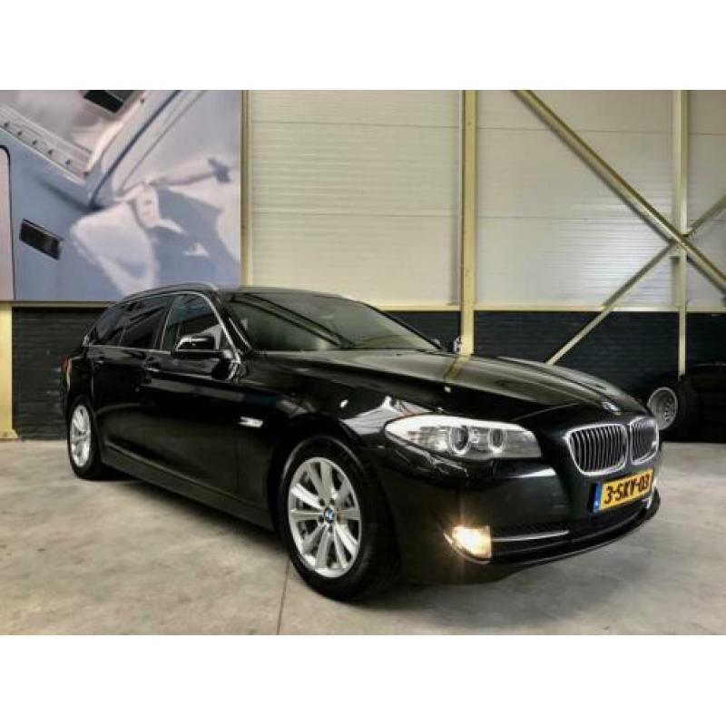 BMW 5-serie Touring 523i High Executive Automaat | Panoramad