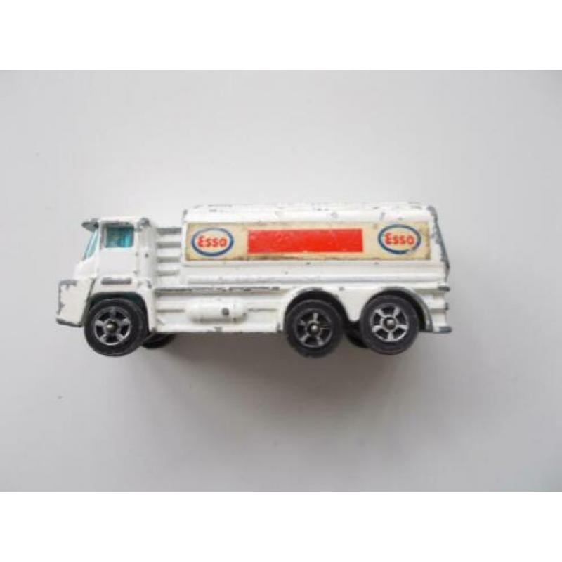 Vintage Corgi auto's en een caravan van Dinkytoys