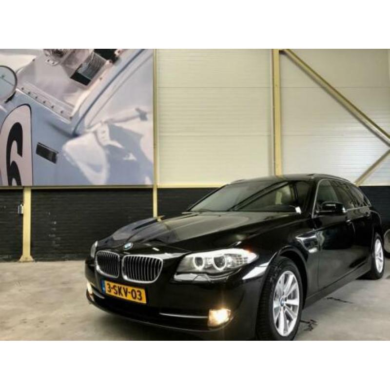 BMW 5-serie Touring 523i High Executive Automaat | Panoramad
