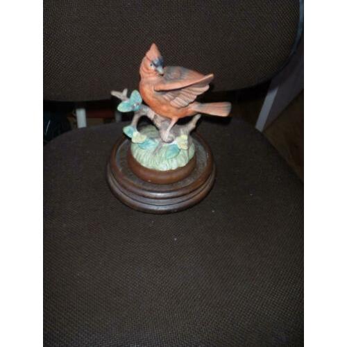 Prachtige rode vogel op standaard 16 x 9,5 cm