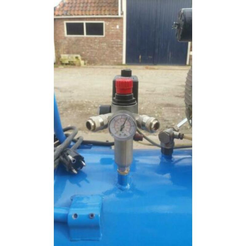 lm 100-350 airpress compressor met het nieuwe type motor .