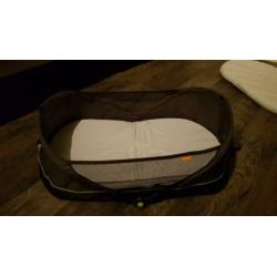 Brica reis wieg met extra goed matras. Reiswieg / Reisbedje