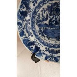 3 stuks 18e eeuwse Delfts blauw, polychroom borden, schotels