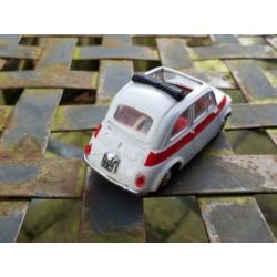 Fiat 500 1/43 VITESSE sport wit met rode bies