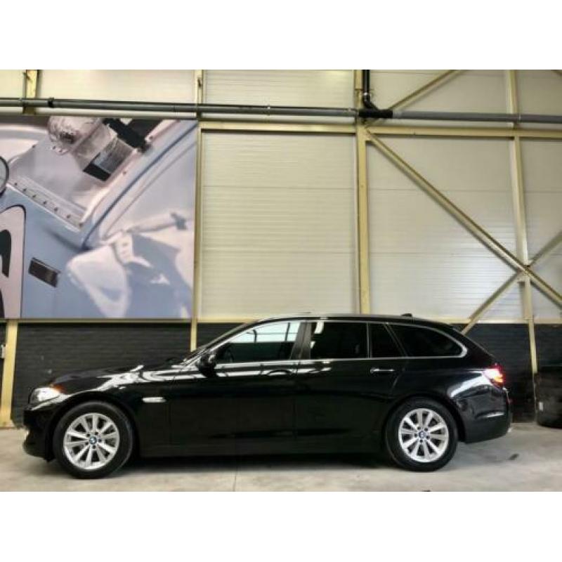 BMW 5-serie Touring 523i High Executive Automaat | Panoramad