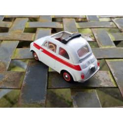 Fiat 500 1/43 VITESSE sport wit met rode bies