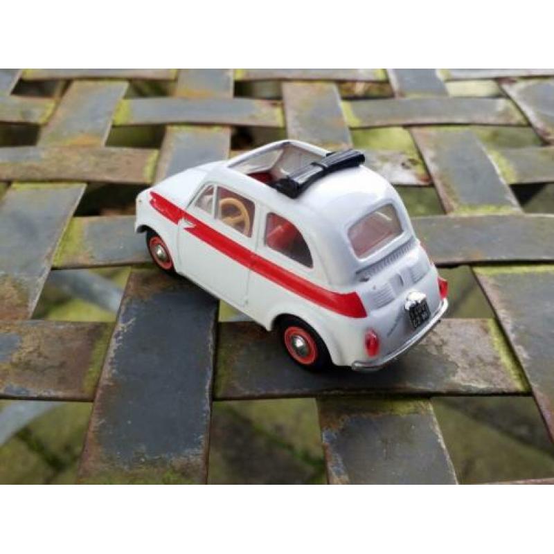Fiat 500 1/43 VITESSE sport wit met rode bies