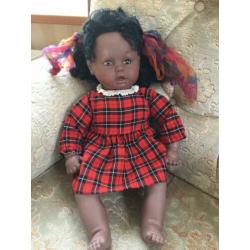 Bruine lissy pop 53 cm.