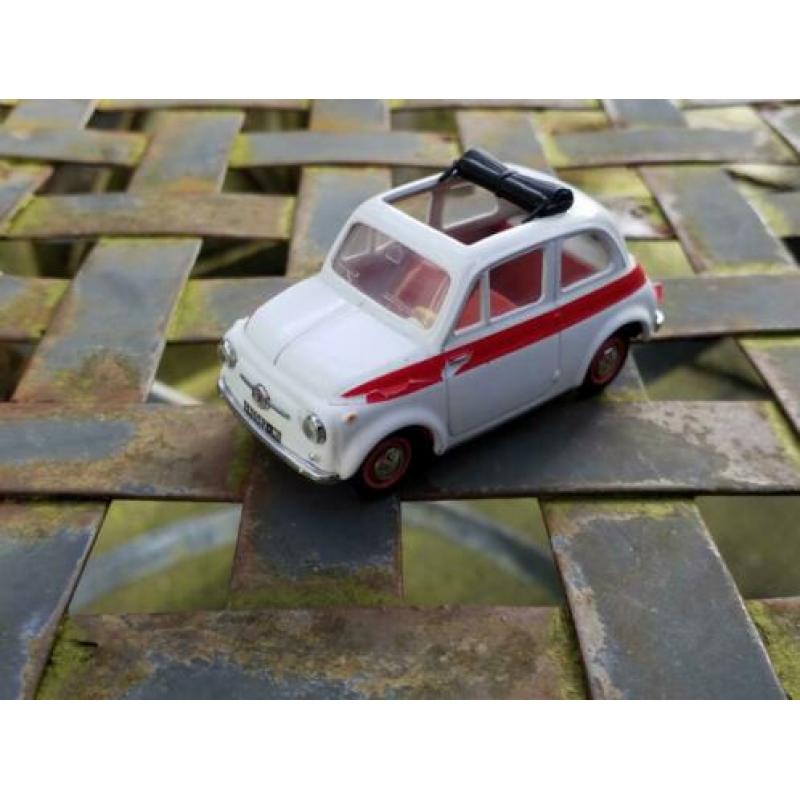 Fiat 500 1/43 VITESSE sport wit met rode bies