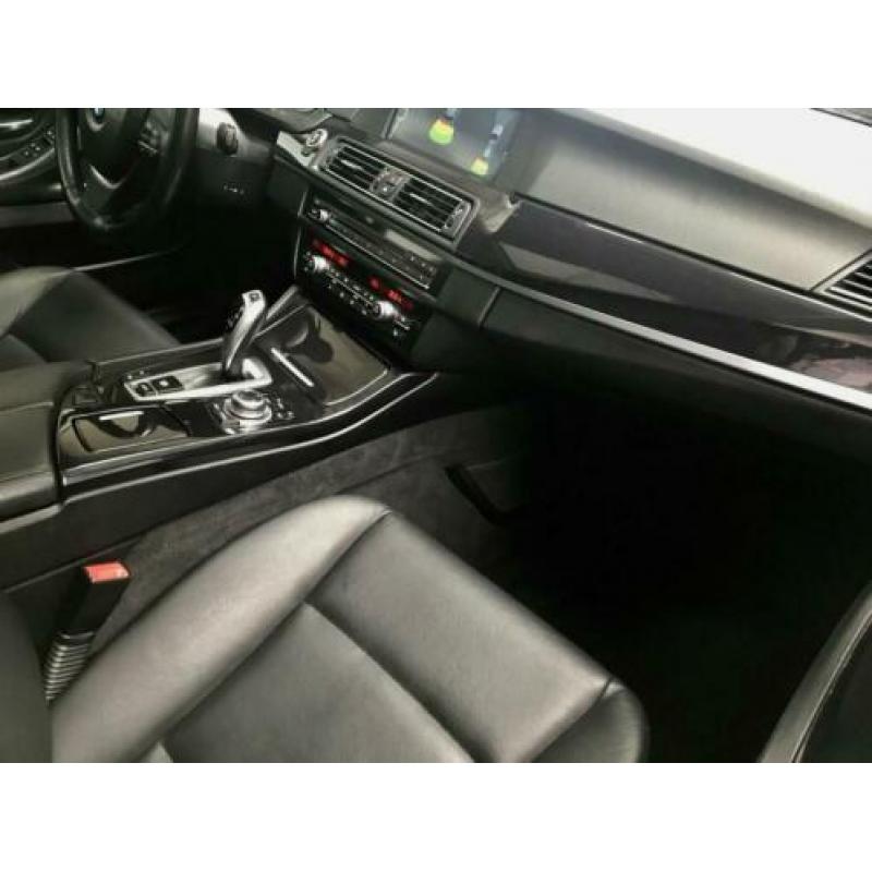 BMW 5-serie Touring 523i High Executive Automaat | Panoramad