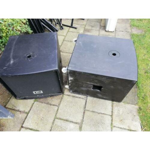 Subwoofer gatt defect 2 stuks