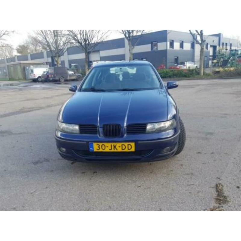 Seat Leon 1.8 20V 92KW AUT 2002 Blauw