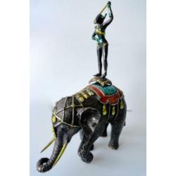 Zware Circus Performer van Tiffany & Co New York,