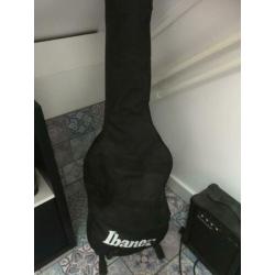 Ibanez basgitaar met ibanez versterker