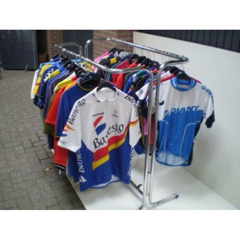 xxx 19-2 GEBRUIKTE WIELERKLEDING VOOR MAAR 7 EURO PER ITEM