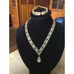 Goudkleurige bling bling ketting met armbandje