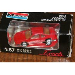 43 = monogram 2043 pontiac grand prix se.