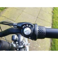 Stoere fiets 20 inch met 3 versnellingen.