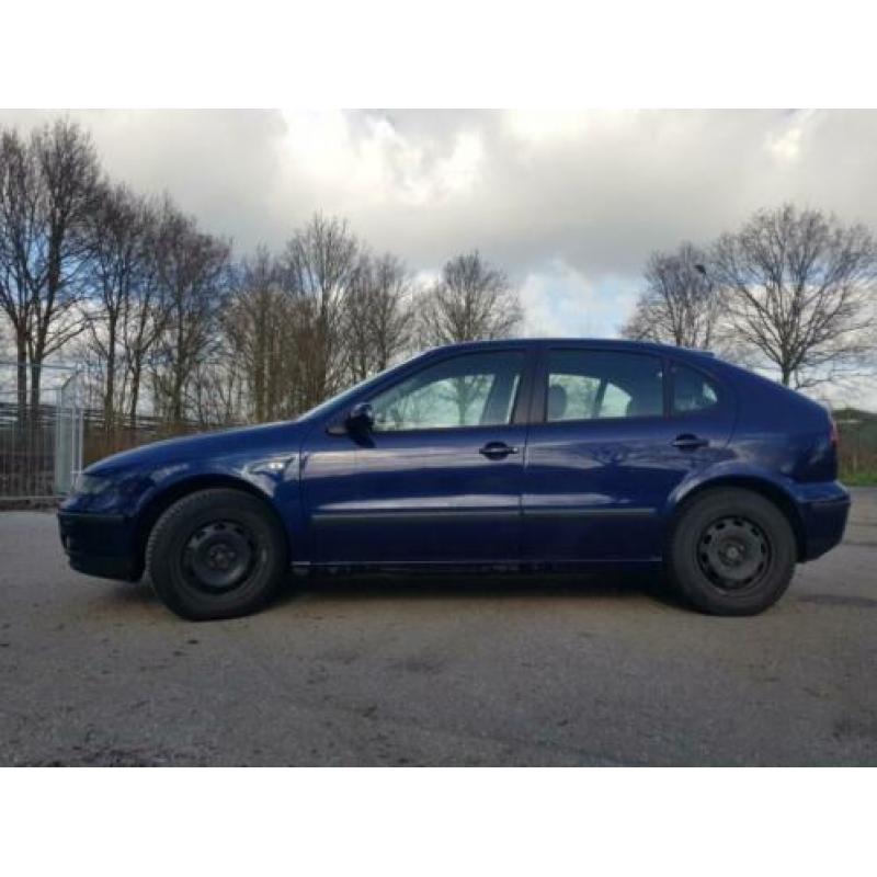 Seat Leon 1.8 20V 92KW AUT 2002 Blauw