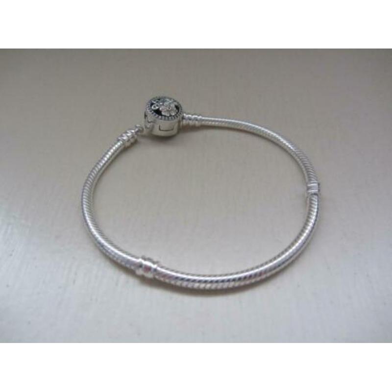 Pandora Moments Armband met bloemensluiting RETIRED