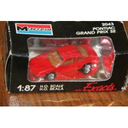 43 = monogram 2043 pontiac grand prix se.