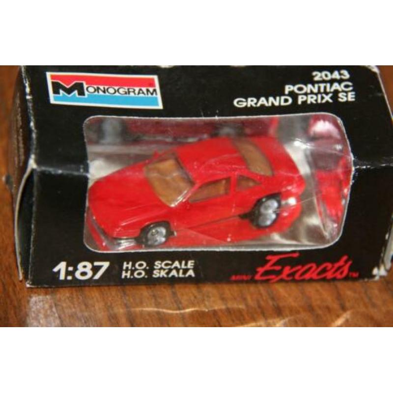 43 = monogram 2043 pontiac grand prix se.
