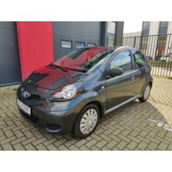 Toyota Aygo NOW 1.0 Vvt-i 5DRS 2012 Grijs NAP