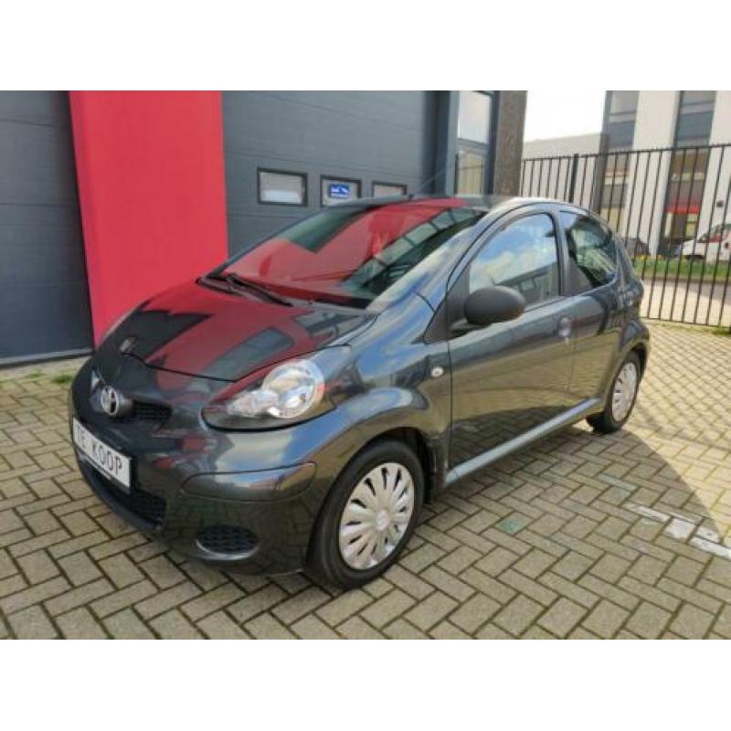 Toyota Aygo NOW 1.0 Vvt-i 5DRS 2012 Grijs NAP
