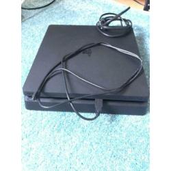 Sony Ps4 500GB met controller en 4 spellen z.g.a.n.