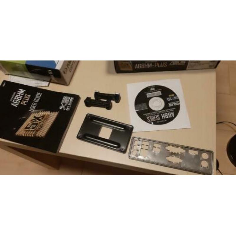 Asus A68HM moederbord + A8 7600 Processor