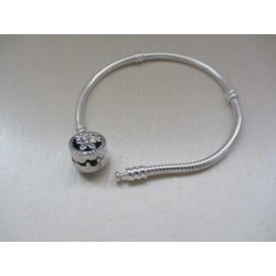 Pandora Moments Armband met bloemensluiting RETIRED