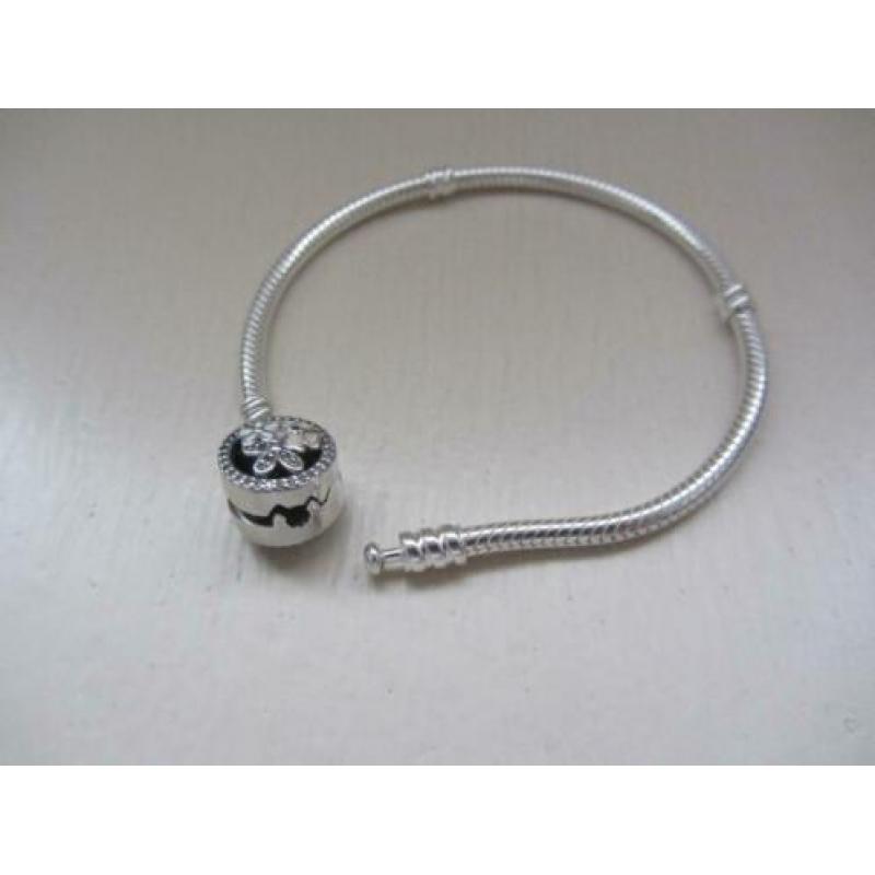 Pandora Moments Armband met bloemensluiting RETIRED