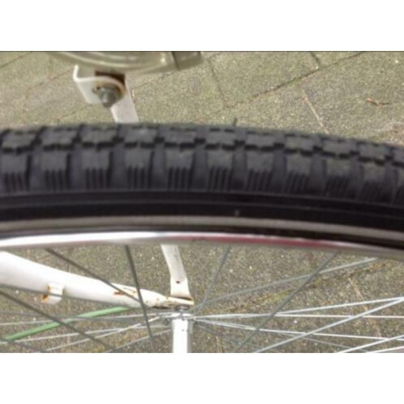 Omafiets met voorrek en mand,frame 53 cm 28,5 inch??