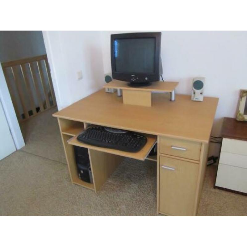 Bureau / Computer bureau. Nog nieuw.