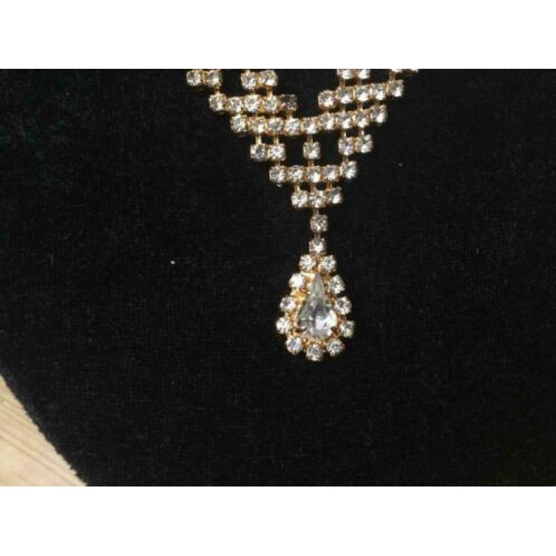 Goudkleurige bling bling ketting met armbandje