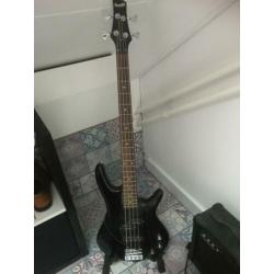Ibanez basgitaar met ibanez versterker