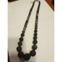 Nieuw collier van oplopend Rutielkwarts met zilveren slot