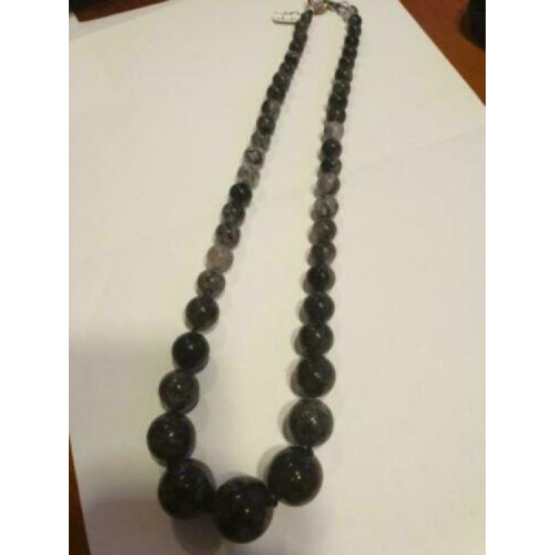 Nieuw collier van oplopend Rutielkwarts met zilveren slot