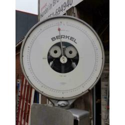 Industriële weegschaal van Berkel , mega groot deco item??