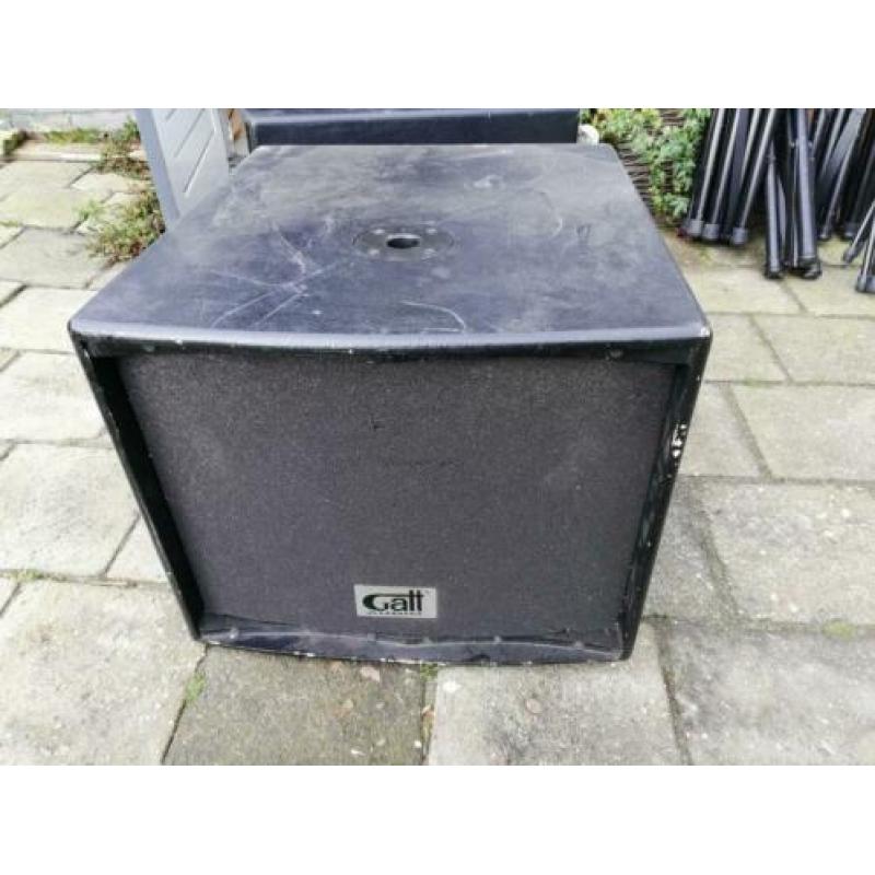 Subwoofer gatt defect 2 stuks