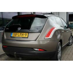 Lancia Delta 1.8-16V Di Executive | Pano. Dak | Navi. | 200P