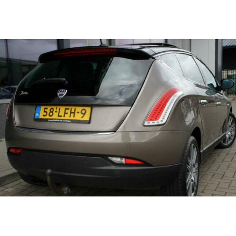 Lancia Delta 1.8-16V Di Executive | Pano. Dak | Navi. | 200P