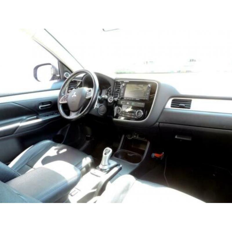 Mitsubishi Outlander 2.0 PHEV Aut7 Instyle AWD (leer,schuifd
