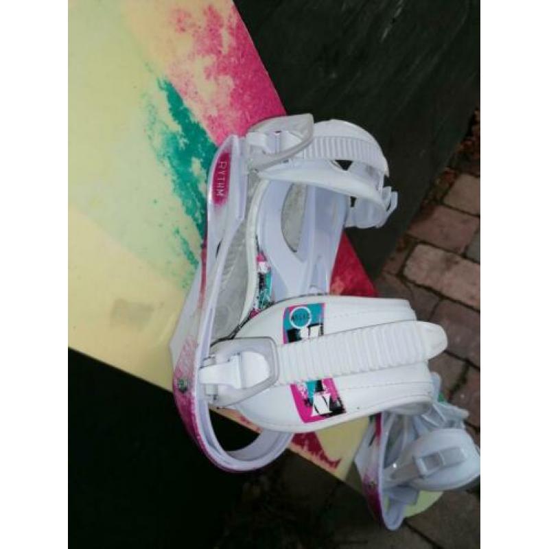 Dames snowboard 1,43 en schoenen 39