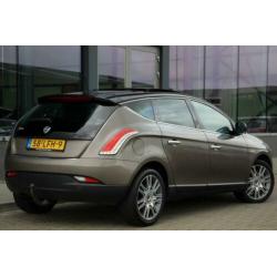 Lancia Delta 1.8-16V Di Executive | Pano. Dak | Navi. | 200P