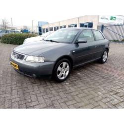 Audi A3 1.6 Attraction Automaat airco